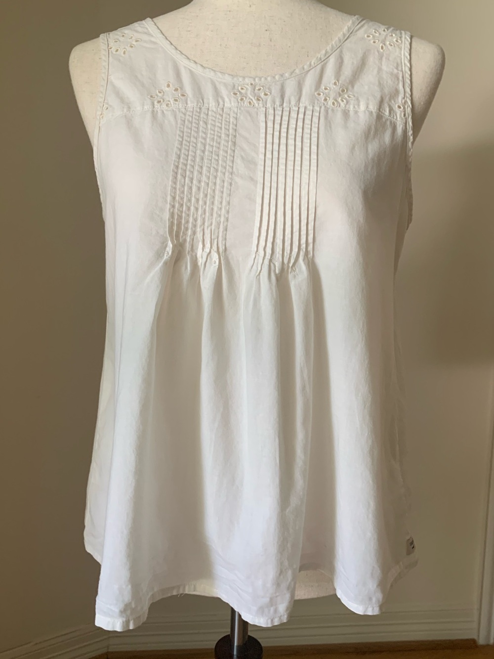 TOAD&CO Organic Cotton White Sleeveless Eyelet Pintuck Tank Top Small